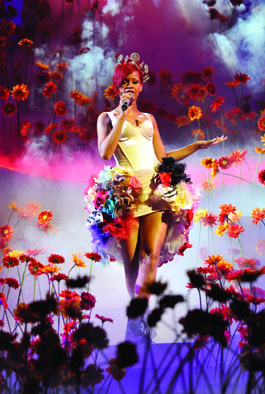 Rihanna_nastup_EMA 2010